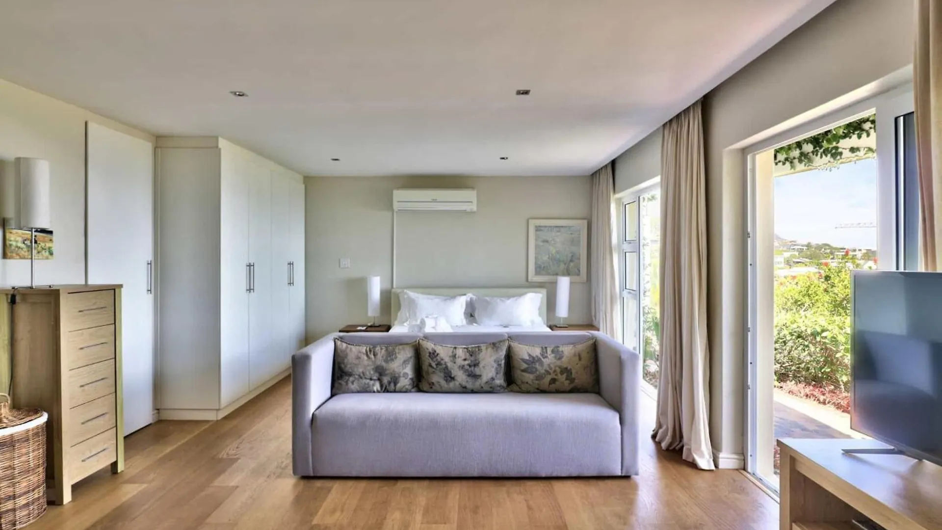 Camps Bay Home W Pool Garden Sea View Tree Villa Cape Town