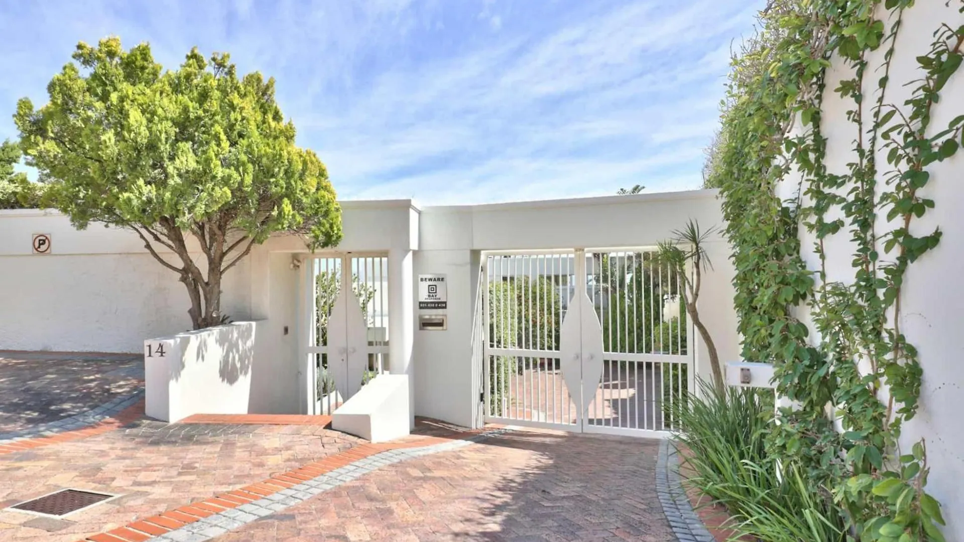 Camps Bay Home W Pool Garden Sea View Tree Villa Cape Town 0*,  South Africa